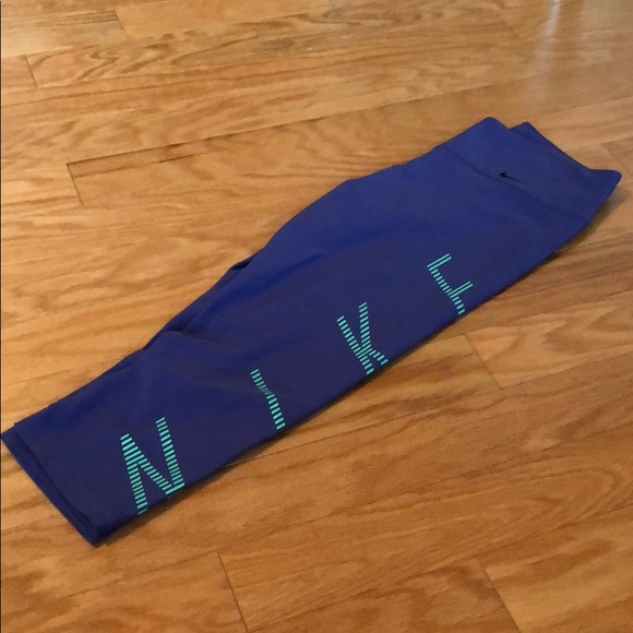 Nike Pants - Periwinkle Nike dri fit cropped leggings